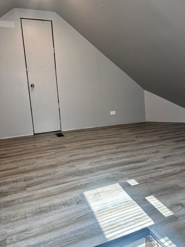 Building Photo - For Rent – 2 Bedroom | 1 Bathroom Aurora, IL 60505