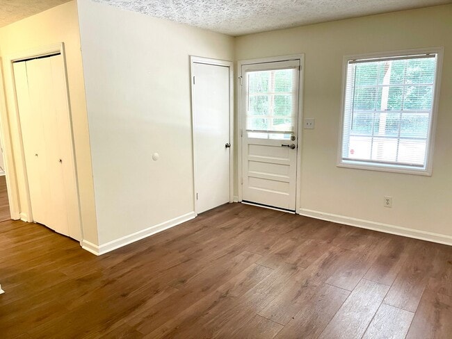Building Photo - Welcome to our Rent Special in Fayetteville! This charming 2 bedroom, 1 bathroom house is perfect...