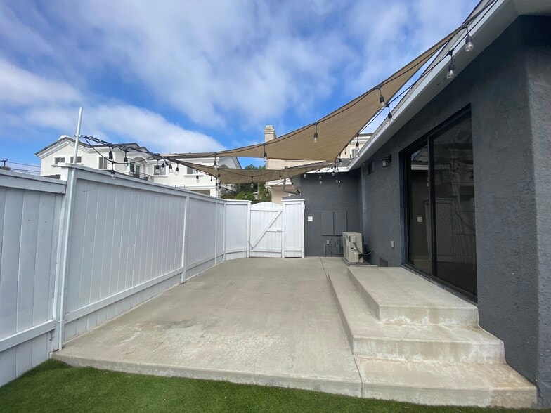 Private Enclosed Patio - 2411 Gates Ave