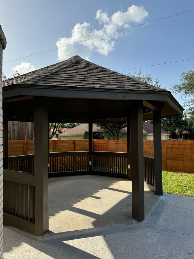 Building Photo - 1703 Terrace Dr