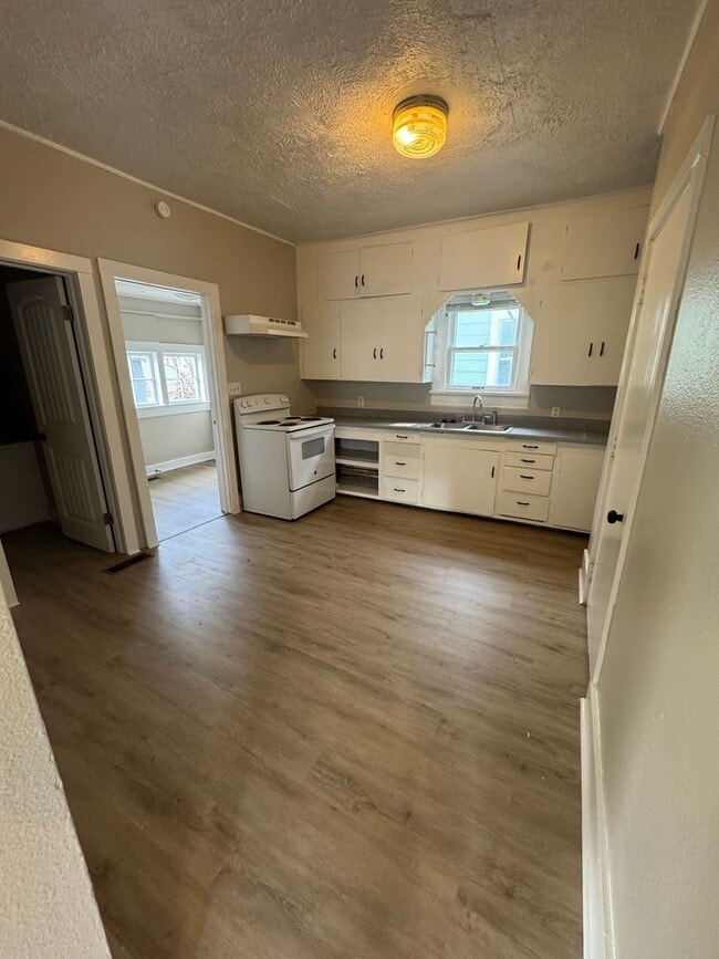 Building Photo - 4 bedroom/1 bath house w/storage building