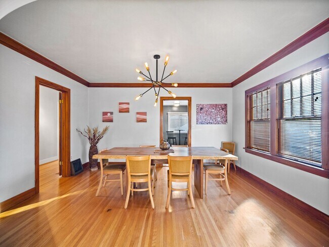 Building Photo - 811 W 13th Ave