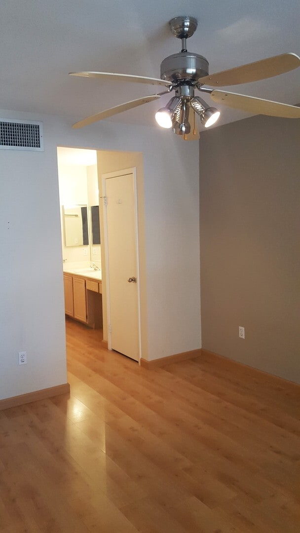 Building Photo - Three Bedroom Southwest Condo, Tile, Ground Floor