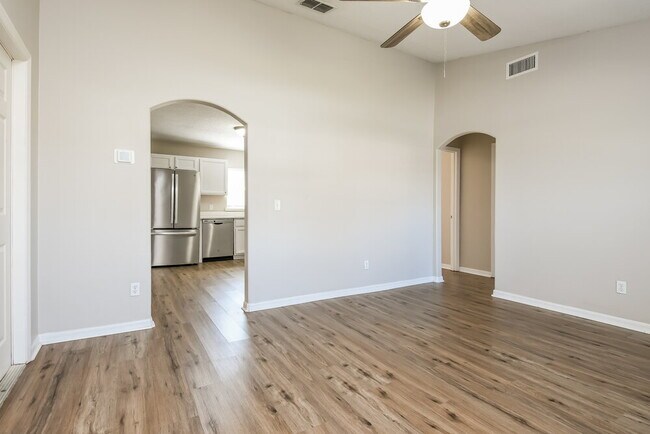 Building Photo - 208 Bromwich Dr