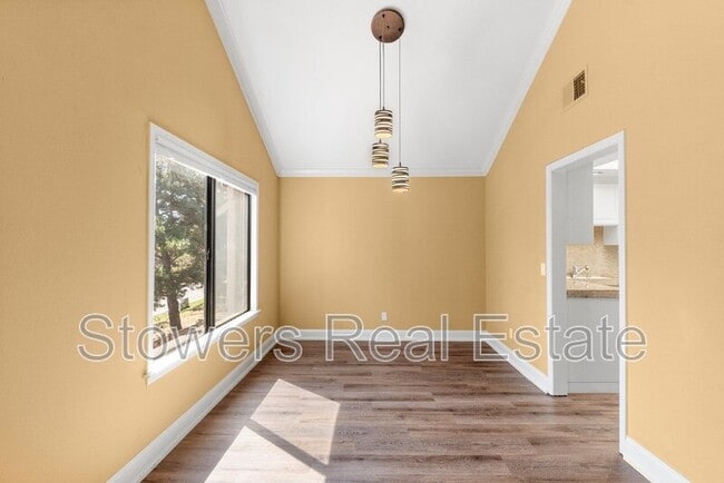 Building Photo - 1825 N Forest Hill Pl