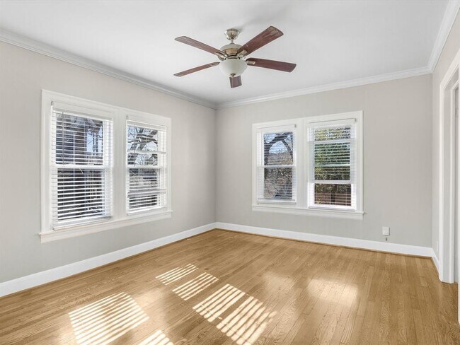 Building Photo - 402 W 15th St