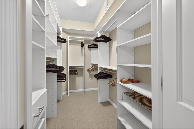 Building Photo - 5250 Grandview Square