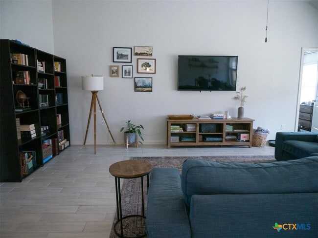 Building Photo - 292 Eagle Ford Dr