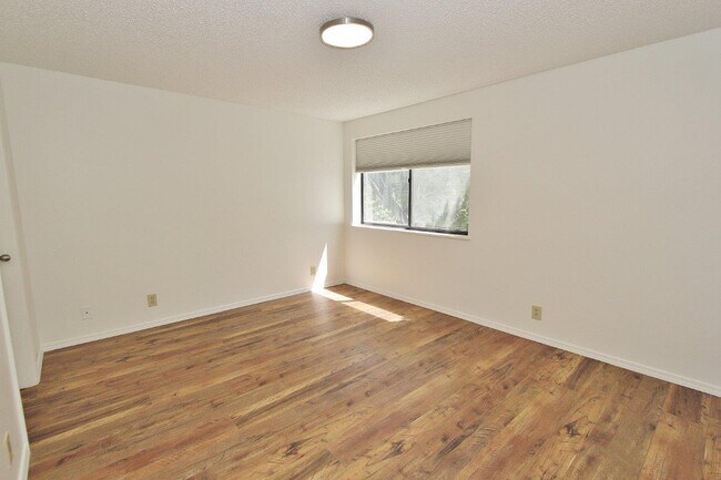 Building Photo - 3695 S Gekeler Ln