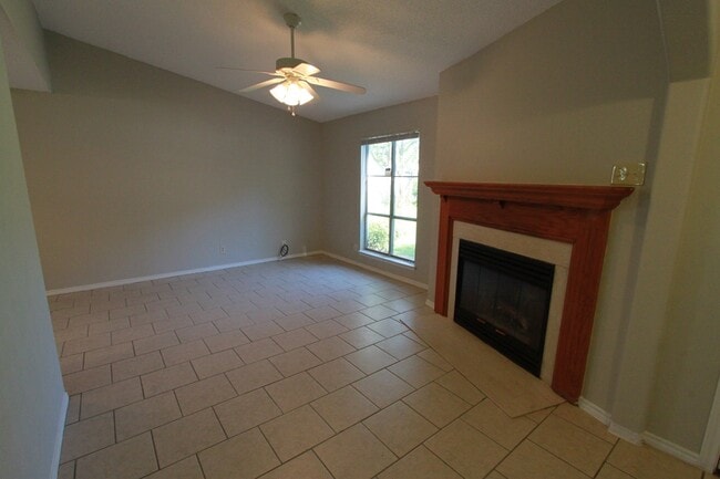 Building Photo - Southeast Austin Home with Vaulted Ceilings, Bonus Room & Private Backyard