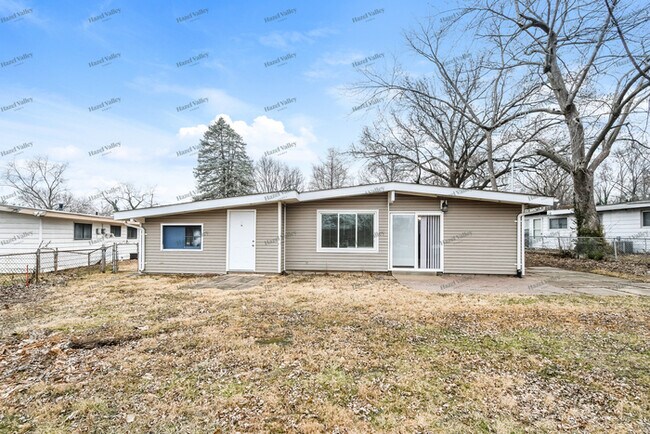 Building Photo - 860 St Anthony Ln