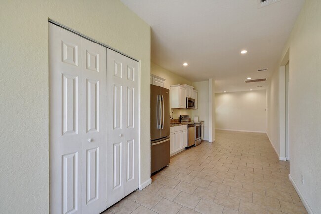 Building Photo - 417 Odell St