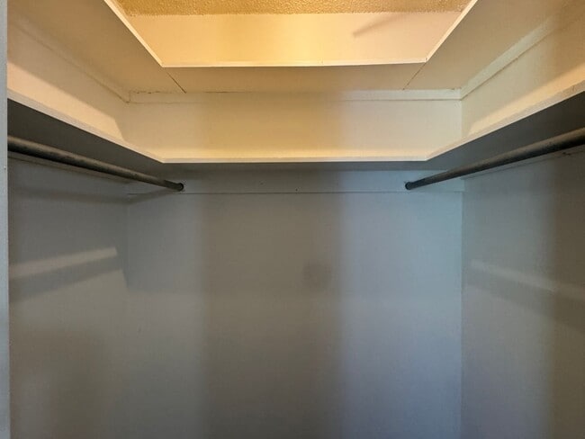 Building Photo - 3242 Stoneridge Dr