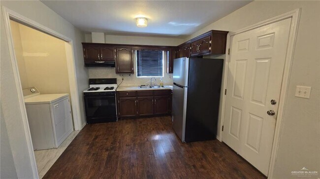 Building Photo - 205 S Doherty Ave