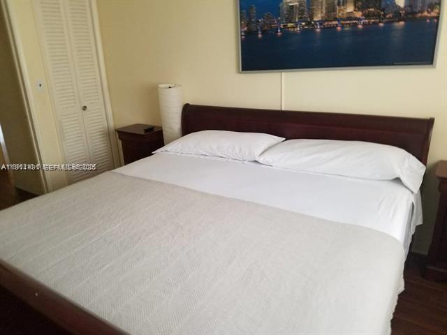 Building Photo - 1430 NE 170th St