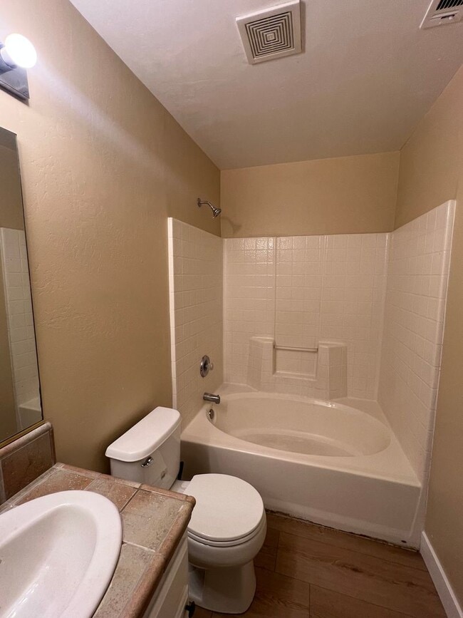 Building Photo - Southwest 4 bedroom