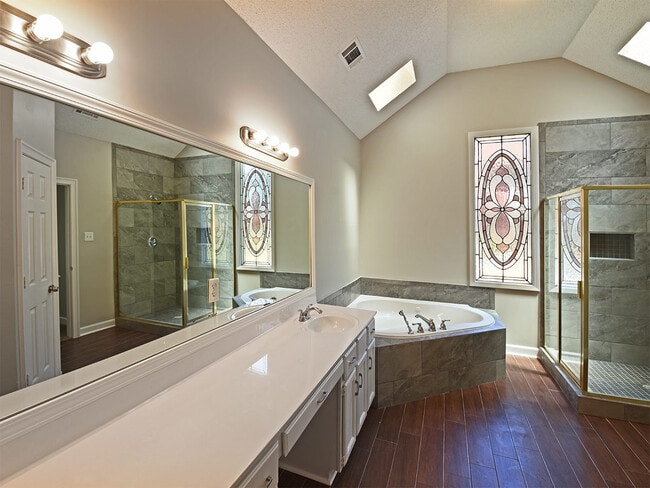 Building Photo - 3 Bedroom with Bonus, 2.5 Bathroom Near Lo...