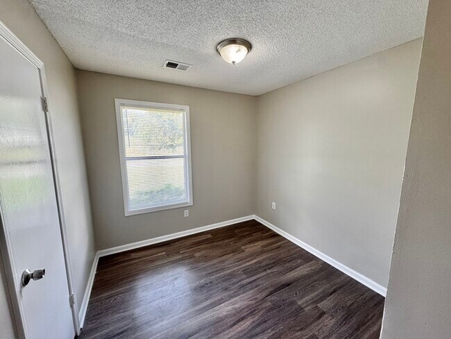 Building Photo - 1730 Swift St