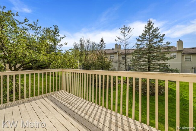 Building Photo - 5652 Drake Hollow Dr E