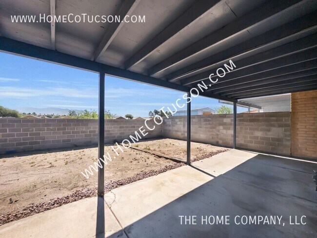 Building Photo - 2349 S Saddleback Ave