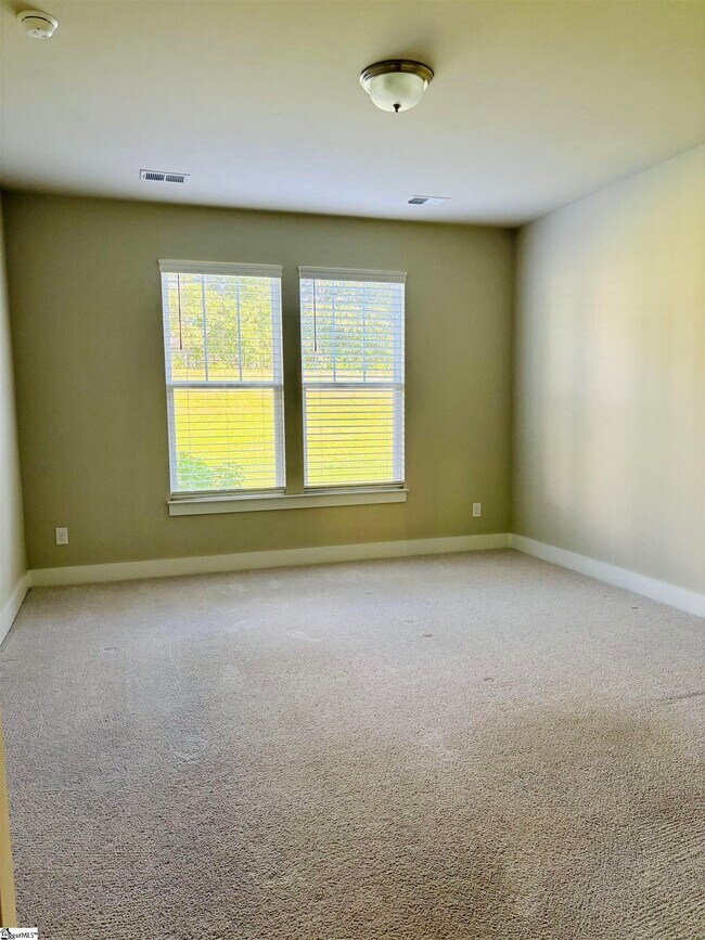 Building Photo - 109 Creekhaven Ln