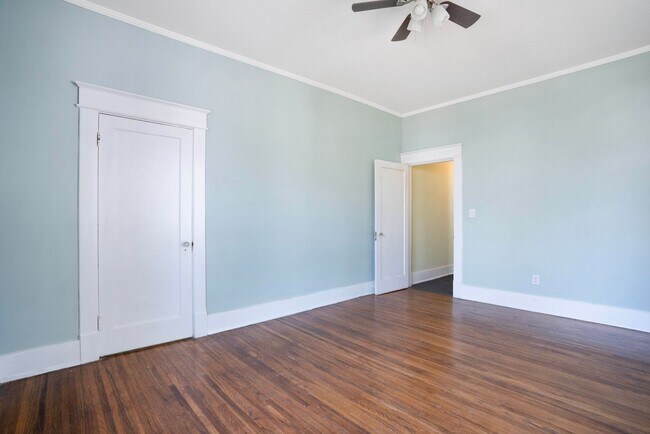 Building Photo - Charming Historic 2BR Apartment with Garag...