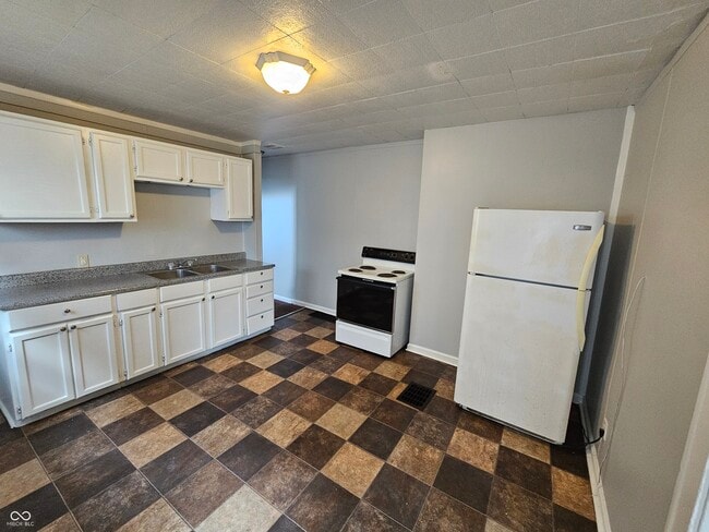 Building Photo - 2020 E Adams St