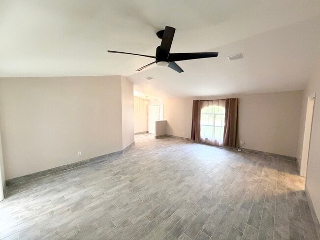 Building Photo - 64 Welling Ln