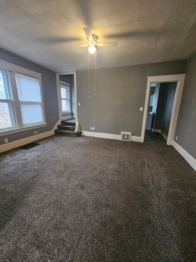 Building Photo - 606-608 W 9th Street