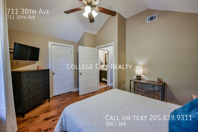 Building Photo - 711 30th Ave