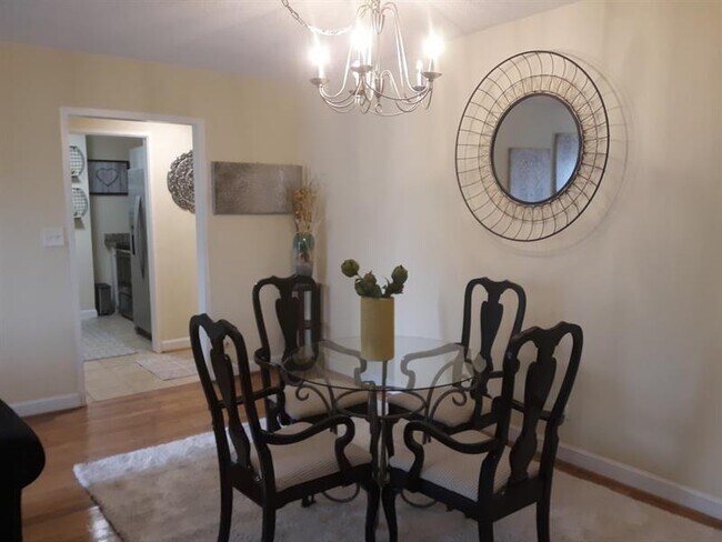 Building Photo - 300 W Peachtree St NW