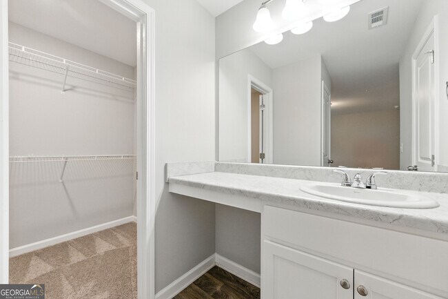 Building Photo - 2017 Oak Park Ln