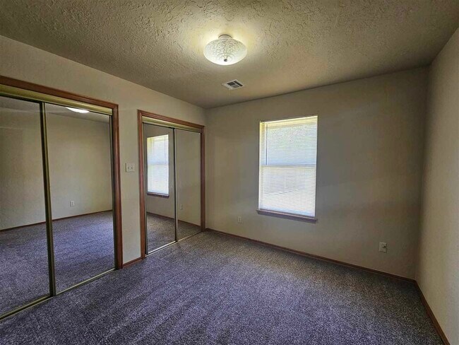 Building Photo - 4907 SE Randolph Rd