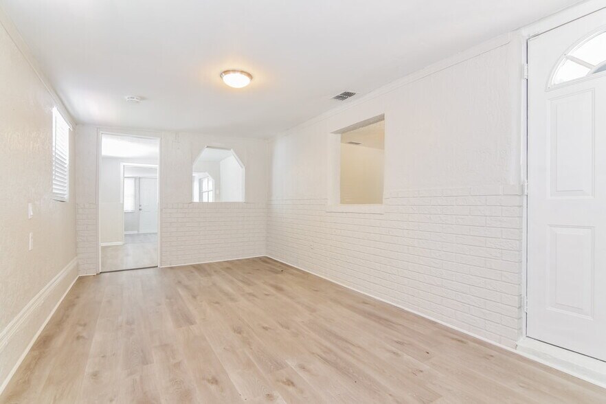 Building Photo - 1809 E Sitka St