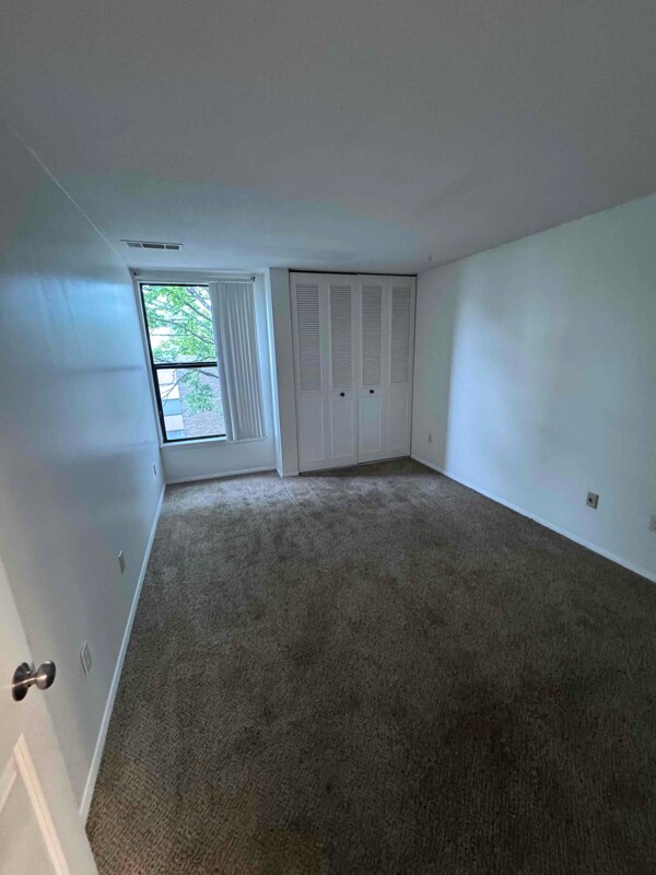 Building Photo - 12 Shrewsbury Green Dr