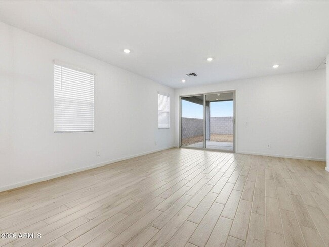 Building Photo - 15875 W Cottontail Ln