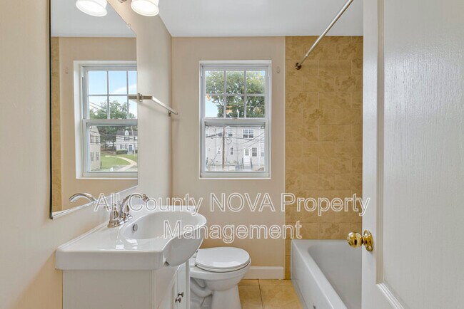 Building Photo - 2511 Kent Town Pl
