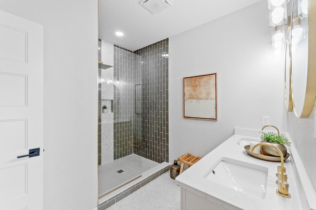 Building Photo - Brand-new condo in the heart of Ocean View.