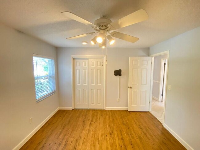 Building Photo - 104 Hatfield Ct