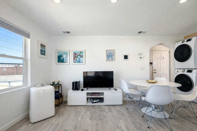 Building Photo - 817 Vanitie Ct