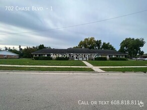 Building Photo - 1 bedroom/ 1 bath apartment in Sun Prairie...