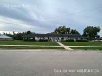 Building Photo - 1 bedroom/ 1 bath apartment in Sun Prairie...