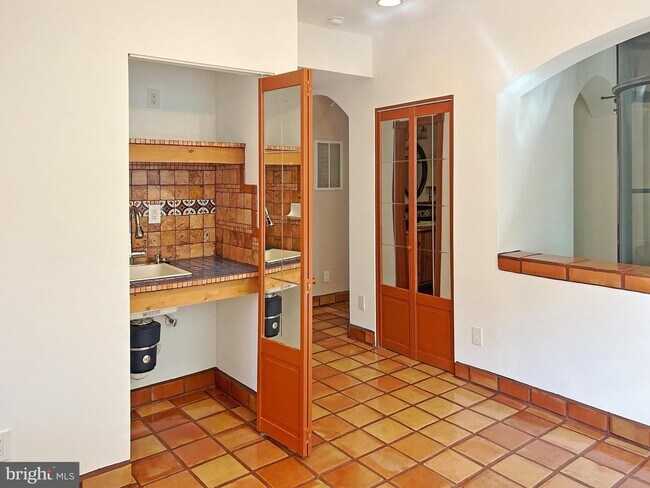 Building Photo - Potomac View