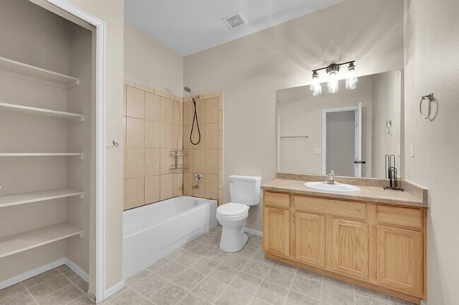 Building Photo - $2,250.00, 4 bed, 3 bath located in Colora...