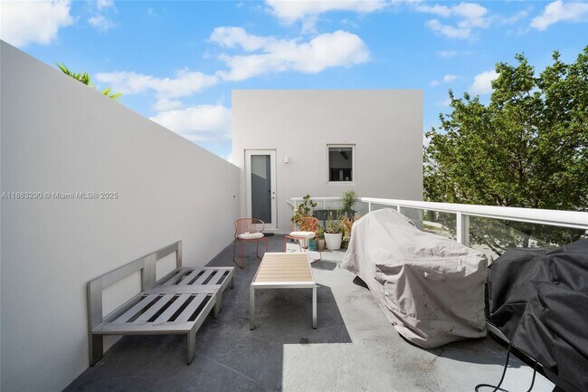Building Photo - 10560 NW 64th Terrace