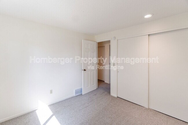 Building Photo - 10309 N Hooper Rd