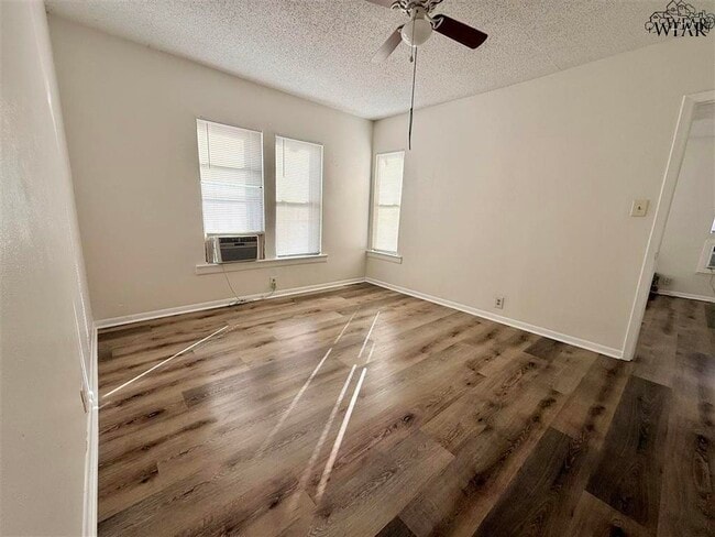 Building Photo - 614 Sunset Dr