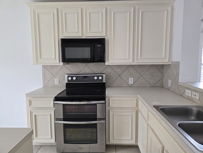 Building Photo - 2910 Plum Lake Dr