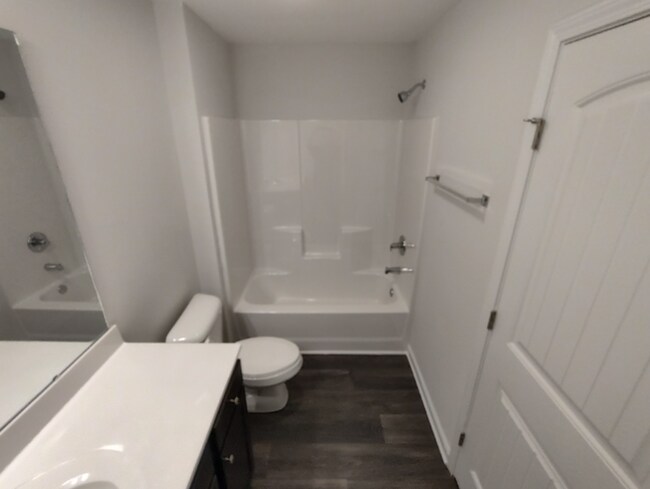 Building Photo - Move in Ready! Easy & Quick move-in process