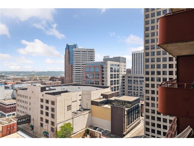 Building Photo - 66 9th St E
